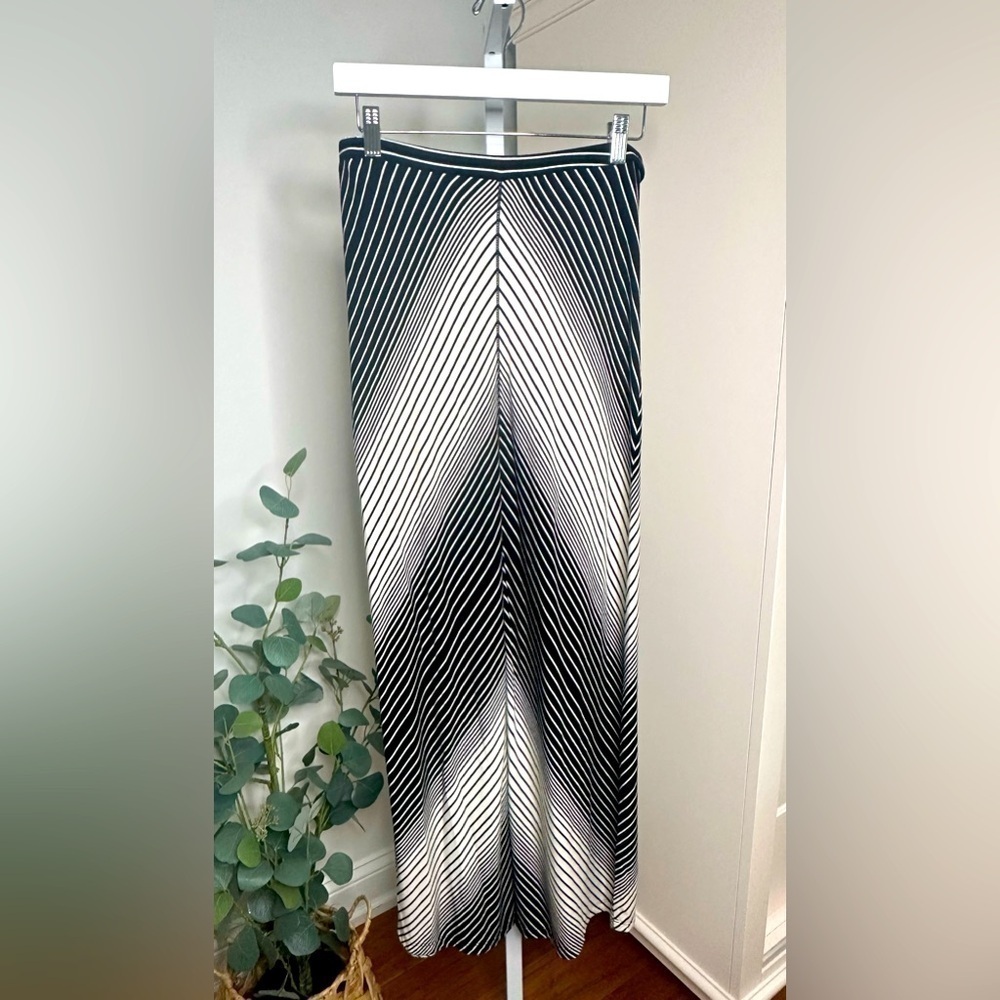 Max Studio Maxi Skirt in Black and White Size Medium